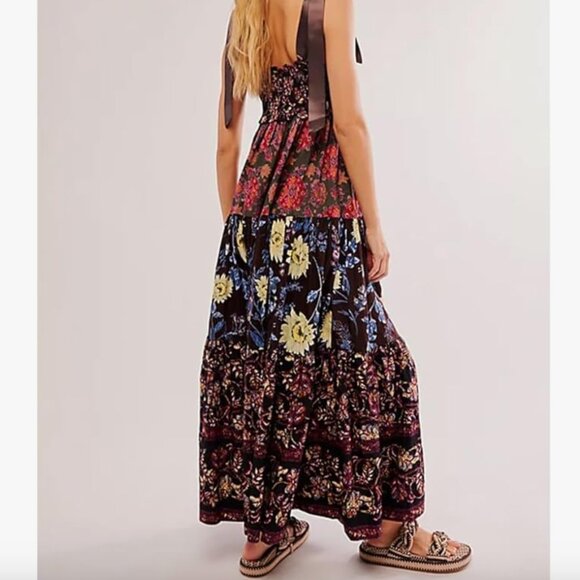 Boho Chic Floral Maxi Dress – Effortlessly Elegant & Flowy - Picture 2 of 5